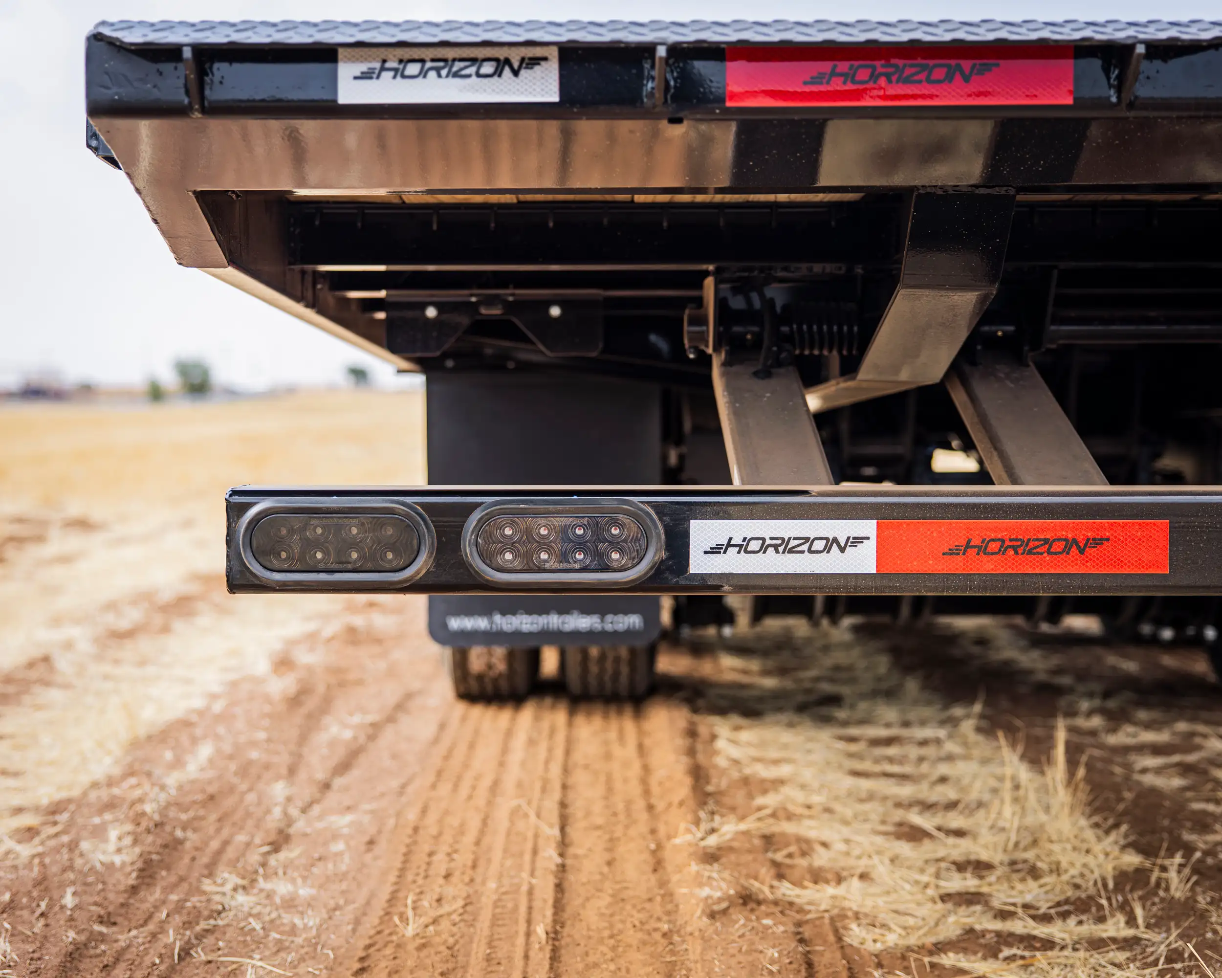 horizon trailers img